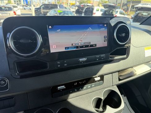 Used 2019 Mercedes-Benz Sprinter 4x4 144 image 11