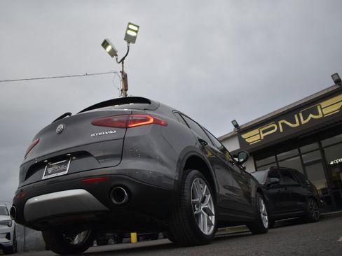 Used 2018 Alfa Romeo Stelvio Ti Sport image 7