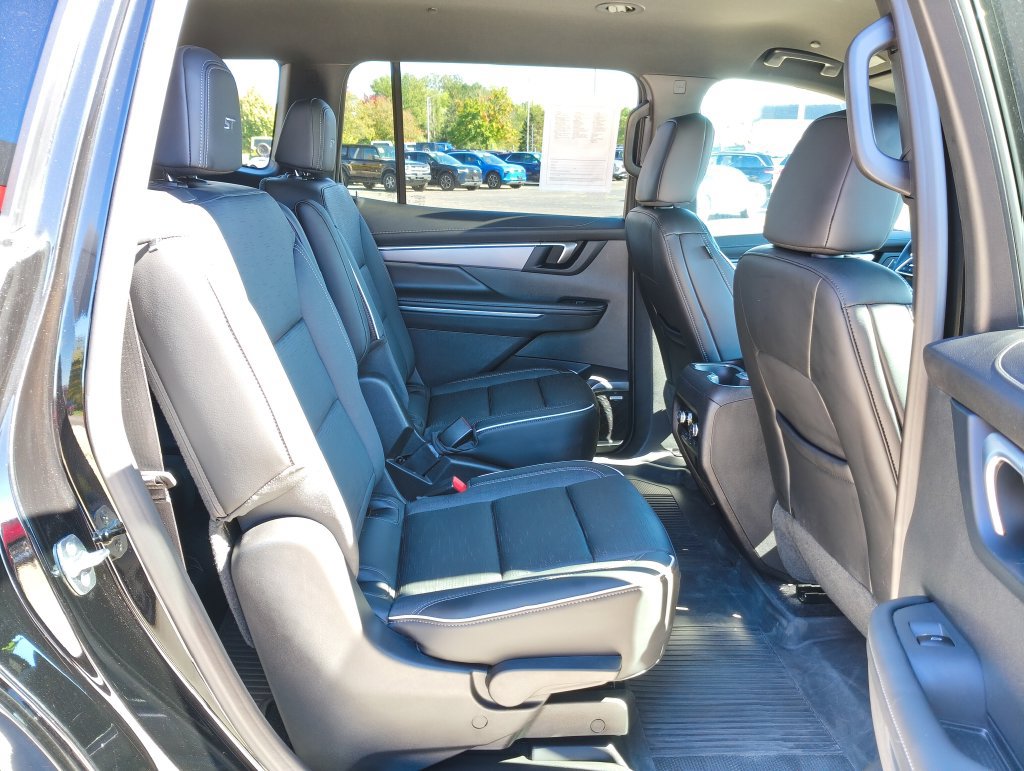 Used 2026 Buick Enclave Sport Touring w/ LPO, All-Weather Package AWD/4WD image 11