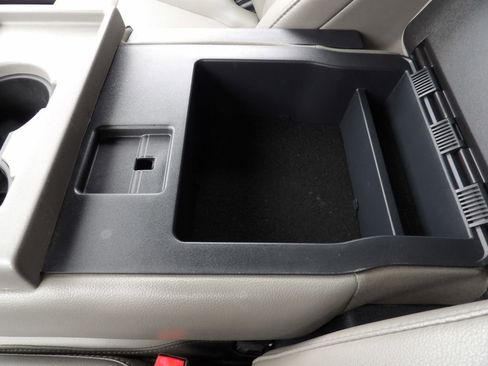 Used 2022 Ford F550 4x4 Crew Cab Super Duty w/ Power Equipment Group image 27