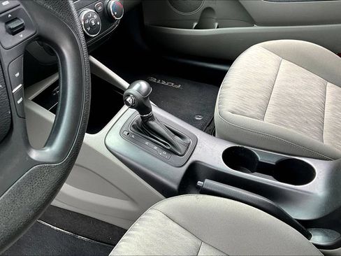 Used 2015 Kia Forte LX FWD image 14
