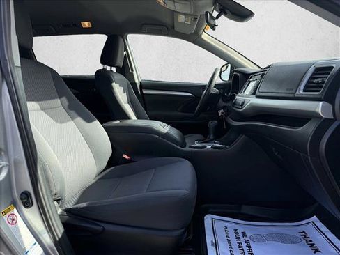 Used 2019 Toyota Highlander LE image 16