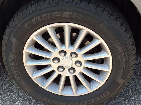 Used 2009 Buick Enclave CXL w/ Trailering Provision Package FWD image 7