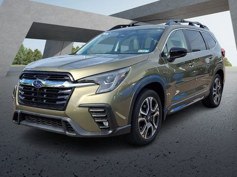 Used 2024 Subaru Ascent Limited w/ Technology Package AWD/4WD image 3