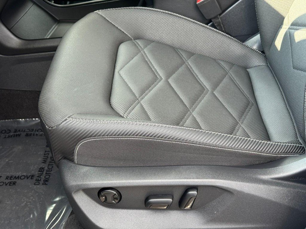 Used 2025 Volkswagen Atlas Cross Sport SE FWD image 21