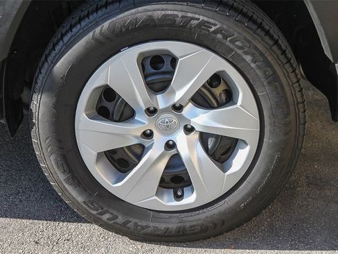 Used 2021 Toyota RAV4 LE image 13