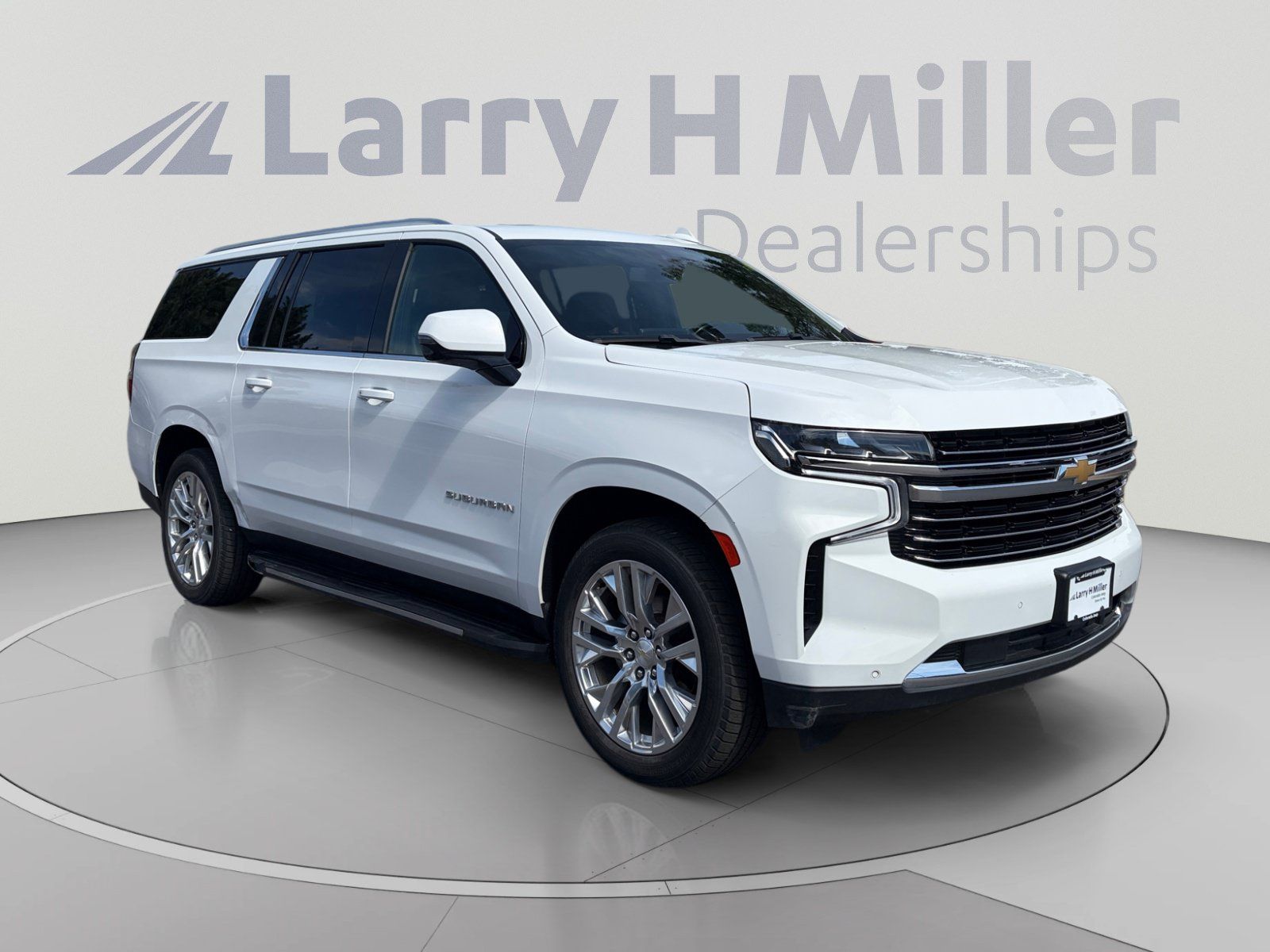 Used 2021 Chevrolet Suburban LT w/ Luxury Package AWD/4WD image 7