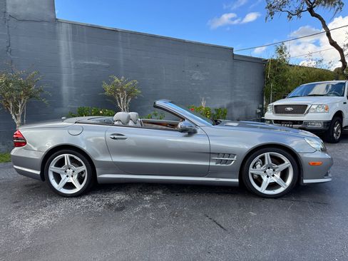 Used 2009 Mercedes-Benz SL 550 2dr Roadster 5.5L V8 image 2