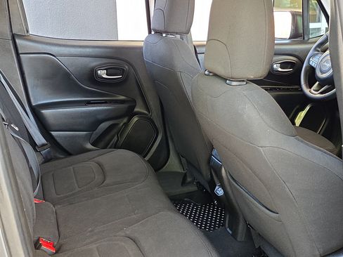 Used 2022 Jeep Renegade Latitude AWD/4WD image 29