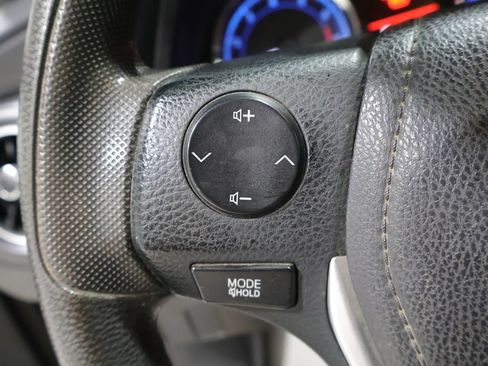 Used 2018 Toyota Corolla LE w/ Carpet Mat Package (TMS) FWD image 32