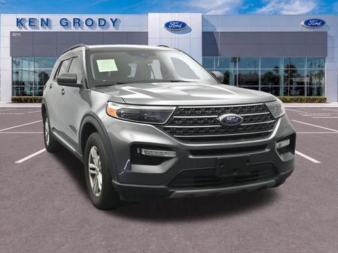 Used 2021 Ford Explorer XLT w/ Equipment Group 202A AWD/4WD image 8