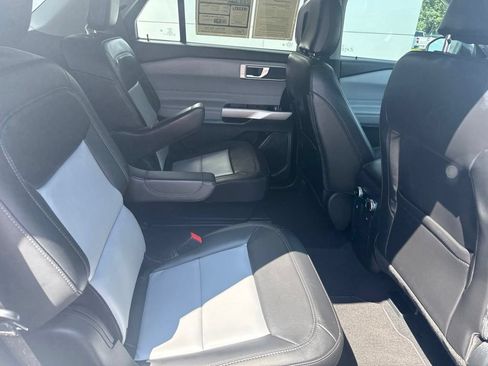 Used 2024 Ford Explorer XLT w/ Equipment Group 202A RWD image 31