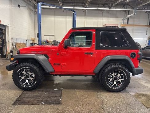 Used 2022 Jeep Wrangler Sport AWD/4WD image 3