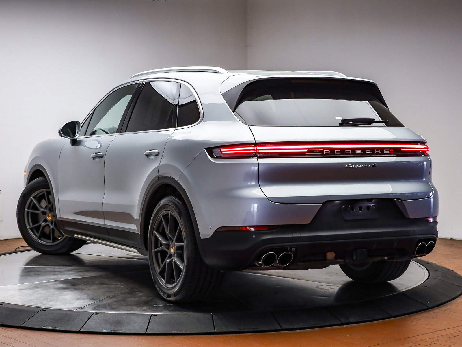 Certified 2025 Porsche Cayenne S AWD/4WD image 34