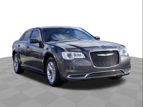 Used 2023 Chrysler 300 Touring image 3