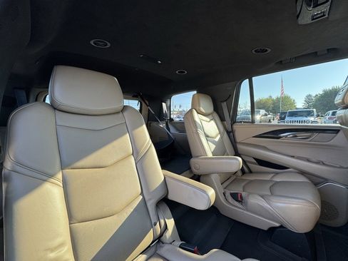 Used 2018 Cadillac Escalade Platinum image 17