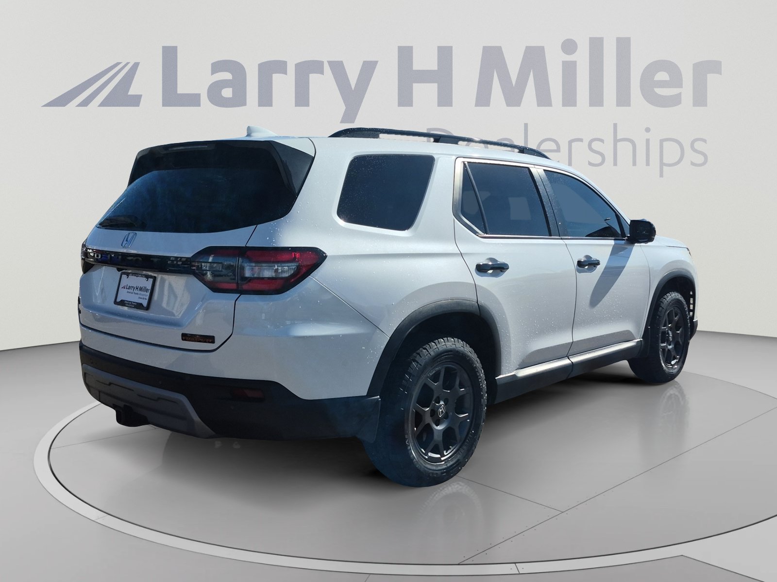 Used 2024 Honda Pilot TrailSport image 5