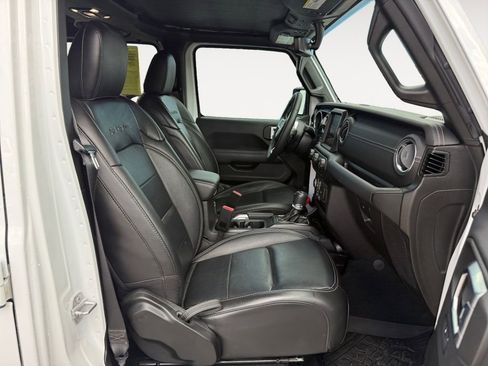 Used 2022 Jeep Wrangler Unlimited Sahara w/ Cold Weather Group image 15