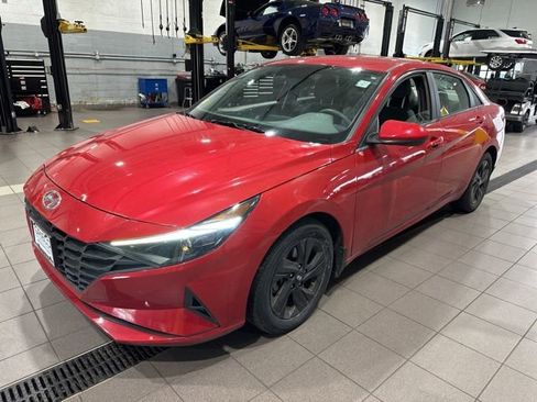 Used 2023 Hyundai Elantra SEL w/ Winter Weather Package FWD image 3