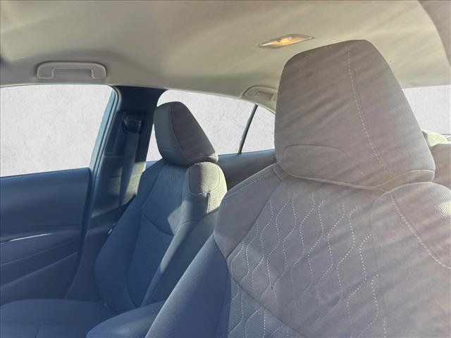 Used 2022 Toyota Corolla LE FWD image 12