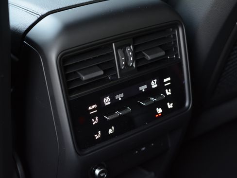 Used 2025 Porsche Cayenne Coupe AWD/4WD image 31