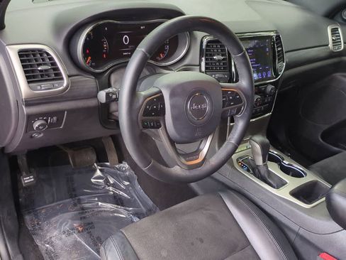 Used 2019 Jeep Grand Cherokee Laredo w/ Laredo X Package RWD image 10