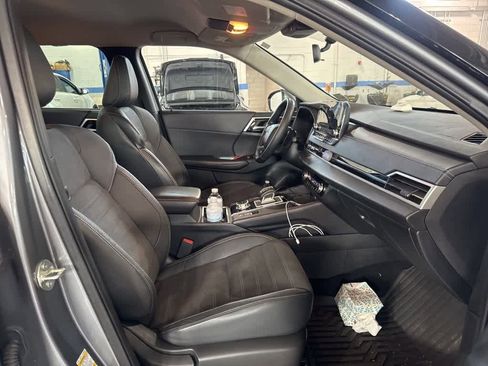 Used 2023 Mitsubishi Outlander SE image 14