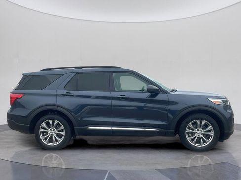 Used 2023 Ford Explorer XLT w/ Equipment Group 202A image 8