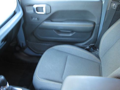 Used 2025 Jeep Wrangler Unlimited Sahara w/ Safety Group image 28