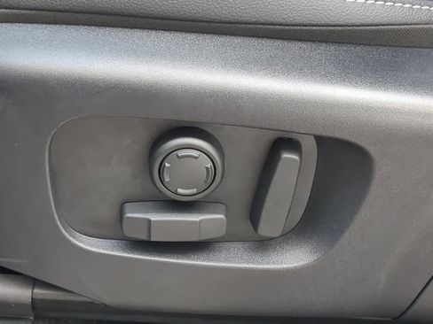 Certified 2025 Land Rover Discovery Sport Dynamic SE image 17