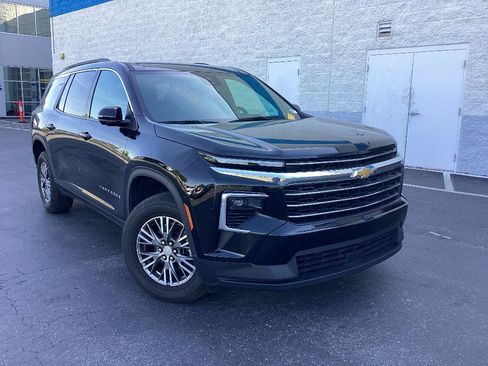 Used 2024 Chevrolet Traverse LT FWD image 7