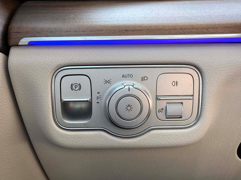 Used 2022 Mercedes-Benz GLS 450 4MATIC image 21