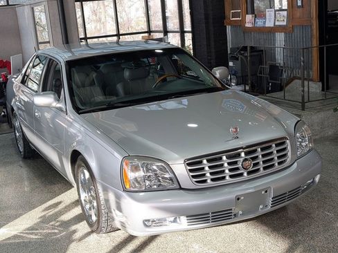 Used 2003 Cadillac De Ville DTS w/ Premium Luxury Package image 2