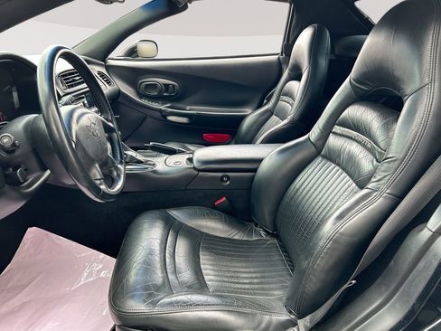 Used 2001 Chevrolet Corvette Convertible w/ Preferred Equipment Group2 image 19