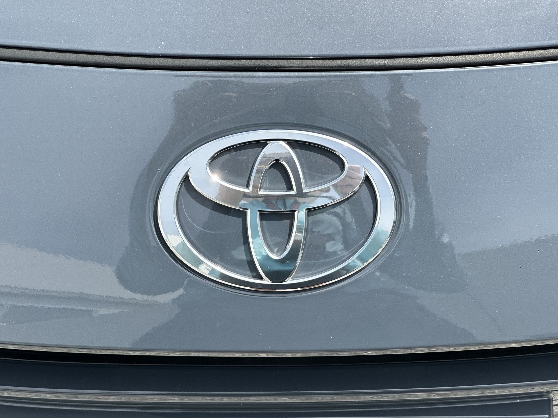 Used 2025 Toyota Prius Plug-In Hybrid FWD image 31
