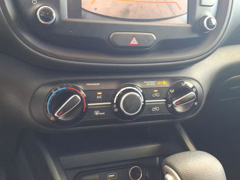 Used 2025 Kia Soul LX w/ LX Technology Package FWD image 11