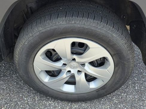 Used 2021 Toyota RAV4 LE FWD image 30