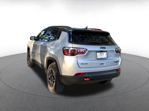 Used 2025 Jeep Compass Trailhawk image 5