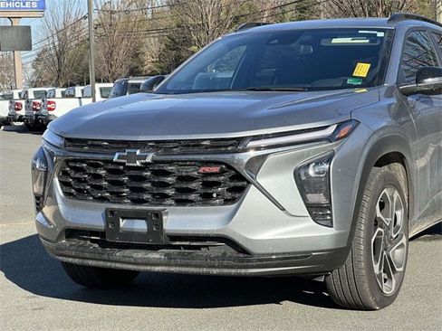 Used 2025 Chevrolet Trax RS w/ Sunroof Package image 6