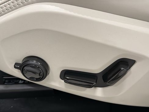 New 2026 Volvo XC60 B5 Ultra w/ Climate Package image 24