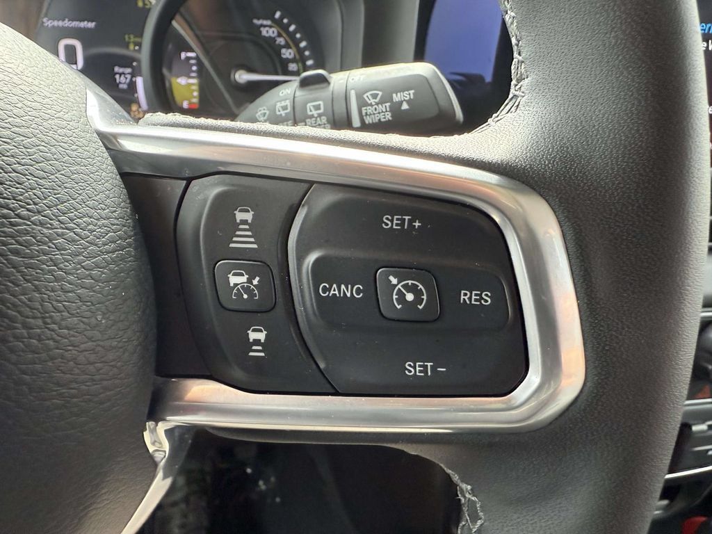 Used 2025 Jeep Wrangler Unlimited Sahara AWD/4WD image 23
