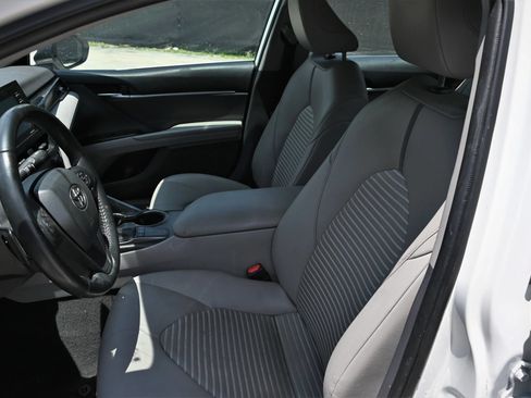 Used 2022 Toyota Camry SE FWD image 9