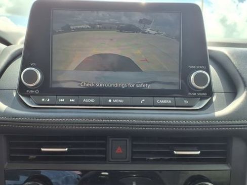 Used 2025 Nissan Rogue SV image 25