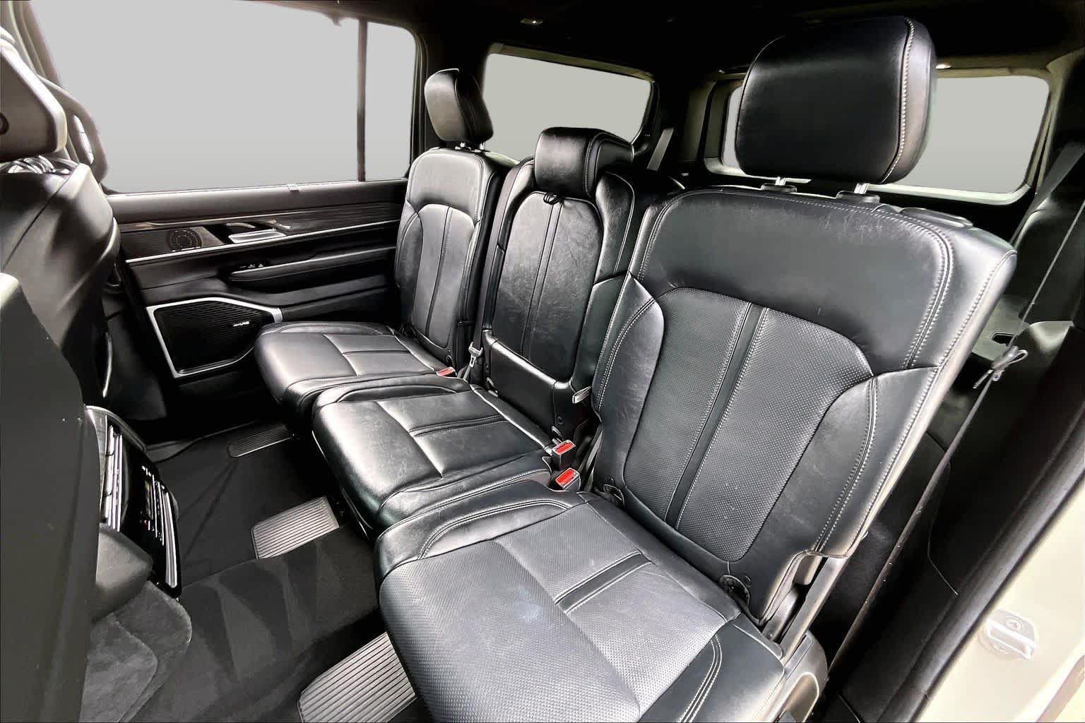 Used 2022 Jeep Wagoneer Series II w/ Convenience Group I AWD/4WD image 19