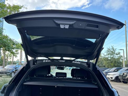 New 2026 Land Rover Range Rover Velar Dynamic SE image 12