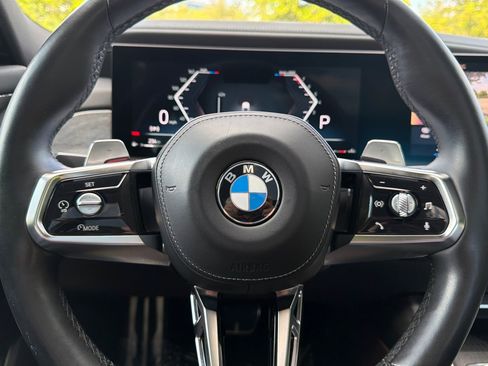 Used 2024 BMW 740i w/ Premium Package 2 RWD image 28