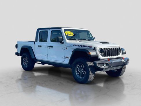 Used 2025 Jeep Gladiator Mojave w/ Convenience Group AWD/4WD image 1