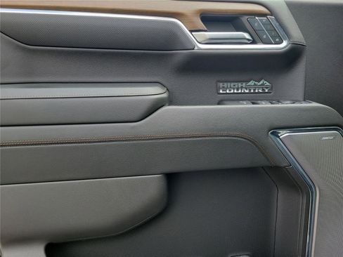 Used 2024 Chevrolet Silverado 1500 High Country w/ High Country Premium Package image 18