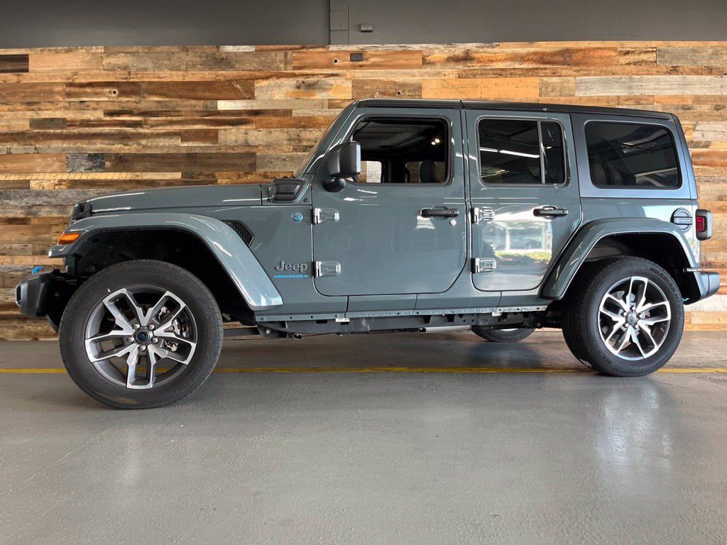 Used 2024 Jeep Wrangler Unlimited w/ Convenience Group AWD/4WD image 20