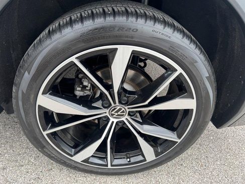 Used 2023 Volkswagen Tiguan SEL R-Line image 27